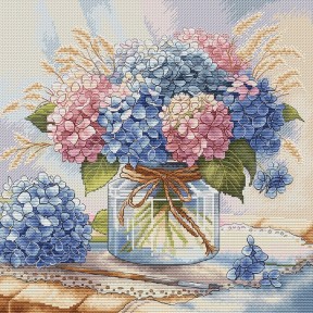 ПЕРЕДЗАМОВЛЕННЯ Гортензії в акварелі. Hydrangeas in Watercolor Набір для вишивання хрестиком AVA P052