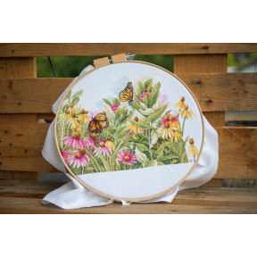 Бабочки и цветы Набор для вышивки крестом LanArte PN-0179972
